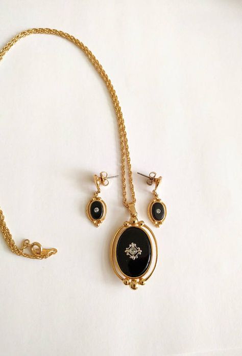 Avon 'Victorian Reversible Pendant and Earrings' simulated onyx with rhinestones, pendant reverses to Gold ~ 1983 Black Onyx Jewelry Vintage, Unique Vintage Jewelry, Pendant And Earrings Set Gold, Gold Gothic Jewelry, Onyx Jewelry Necklace, Gold And Black Jewelry, Vintage Earrings Victorian, Victorian Era Jewelry, Vintage Gold Pendant