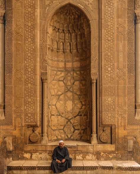 Sultan Hassan Mosque, Mamluk Architecture, Patterns Islamic, Egyptian Patterns, Stone Room, Islamic Arch, Islam Aesthetics, Desert Temple, Egyptian Heritage