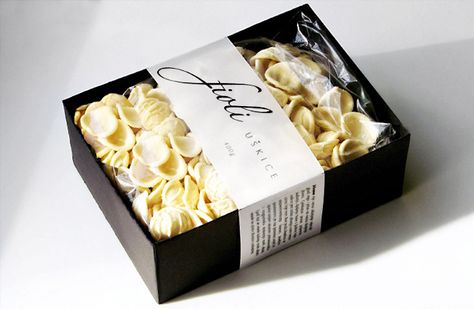 Fioli Pasta Packaging on Behance Dumpling Packaging, Italian Packaging, Pasta Packaging, Pasta Crafts, Pasta Brands, Frozen Food Packaging, Pasta Box, Disposable Food Containers, Homemade Pasta Recipe