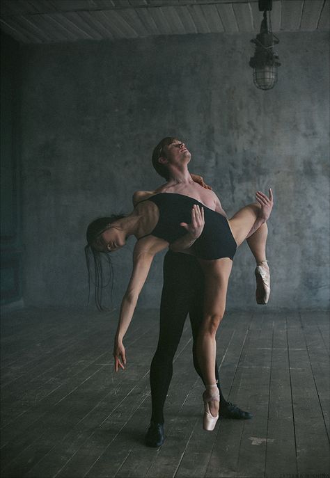 Couple Dance Photography, Dance Duet Poses, Couple Dance Poses, Dance Duet, Dancing Poses, The Kremlin, Dance Photography Poses, Ballet Poses, Ballet Photos