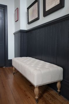 Lambriseringen Gang, Bedroom Wainscoting, Wainscoting Living Room, Wainscoting Height, Picture Frame Wainscoting, Black Wainscoting, Wainscoting Hallway, Wainscoting Stairs, Wainscoting Kitchen