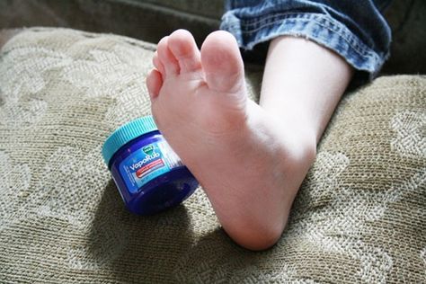 Rub Vicks on the bottom of your feet then put on socks before bed to ease a bad cough. Vics Vapor Rub, Vic Vaporub, Vapo Rub, Vicks Vapor Rub, Best Cough Remedy, Bad Cough, Vicks Vapor, How To Stop Coughing, Vicks Vaporub Uses