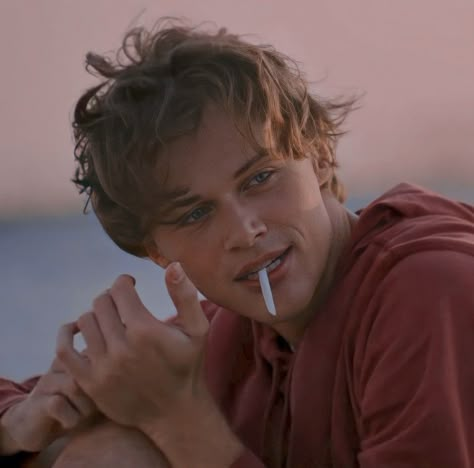 Conrad Fisher icon / The summer i turned pretty Connie Fisher, Conrad Fisher, Lara Jean, The Summer I Turned Pretty, Summer Romance, The Perfect Guy, Hottest Guy Ever, New People, Pretty Men