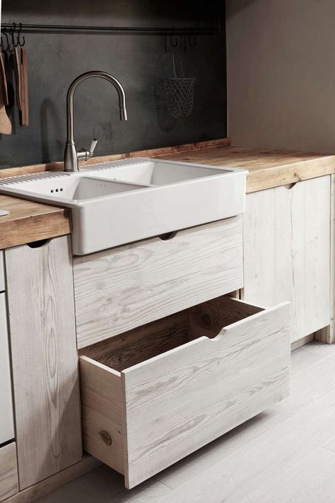 Italian Country Kitchen, Organiser Cucina, White Wood Kitchens, Kitchen Ikea, Best Kitchen Cabinets, Farmhouse Kitchen Cabinets, New Kitchen Cabinets, Wood Kitchen Cabinets, Kitchen Cabinet Hardware