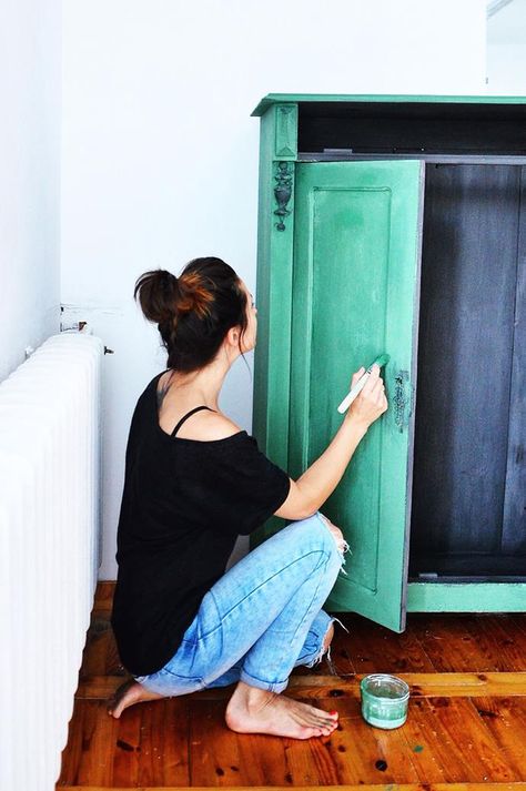 Annie Sloan Florence, Old Cupboard, Antibes Green, Rustic Paint, Green Painted Furniture, Botanical Interior, Distressed Kitchen, Painted Cupboards, Green Antique