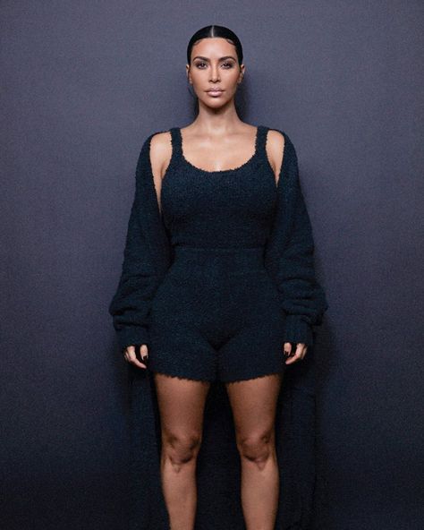 Kim Kardashian Lounge Wear, Kardashian Lounge Wear, Lounge Wear Stylish, Skims Outfit, Kim Kardashian Outfits, Bralette Outfit, Kardashian Outfit, Chic Chic, Nice Fashion