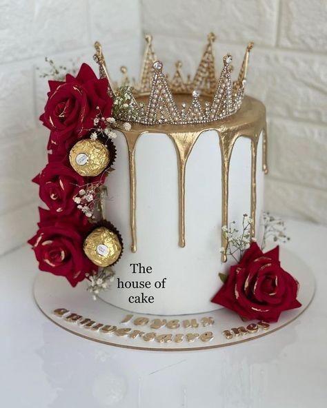 Cake Designs Women, Queen Birthday Cake Crowns, Christmas Birthday Cakes For Women, Woman Cake Ideas, Cake For Women Birthday, Cakes Ideas For Women, Crown Cake Ideas, Red Theme Cake, Queen Cake Ideas