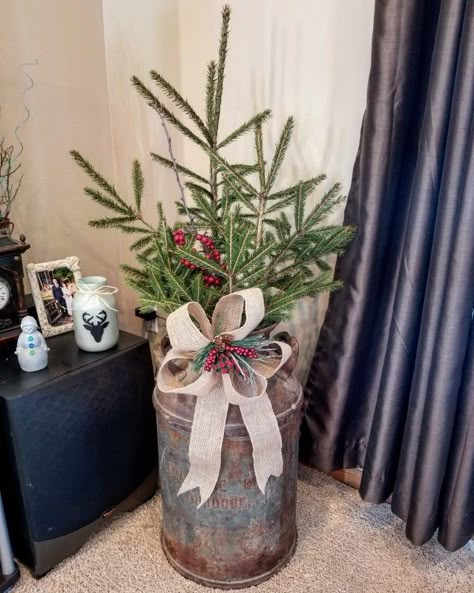 Decorating Old Milk Cans For Christmas, Christmas Vases With Lights, Cream Can Christmas Decor Ideas, Oil Can Christmas Tree, Milk Can Ideas Front Porches Christmas, Milk Cans Decorated For Christmas, Milkcan Decor Front Porches, Tin Christmas Decor, Vintage Christmas Outdoor Decorations