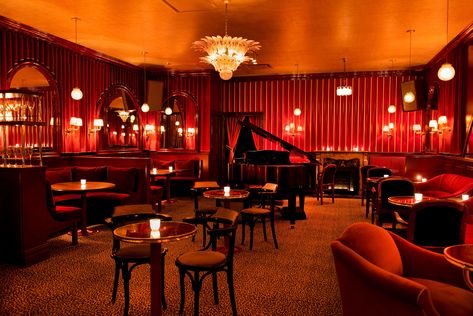 Bemelmans Bar, The Edge Nyc, Fancy Glassware, Downtown Nyc, Whiskey Distillery, Nyc Bars, Lobby Bar, Temple Bar, Piano Bar