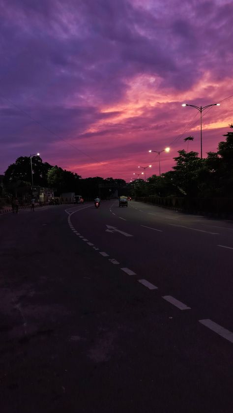 Purple sky Pink Pfp Icon, Dental Flossing, Cars Night, Hands Nails, Sunset Purple, Pink Pfp, Purple Vibe, Purple Sunset, Night Scenery