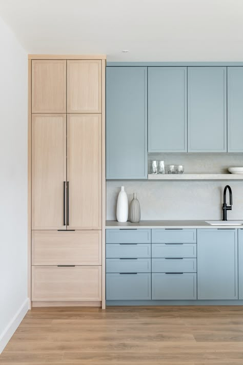 Modern Scandi Kitchen, Curved Cabinets, Scandi Kitchen, Kitchen Blue, Open Plan Kitchen Living Room, Kitchen Ideas Modern, Custom Kitchen Cabinets, Cabinetry Design, Kitchen Room Design