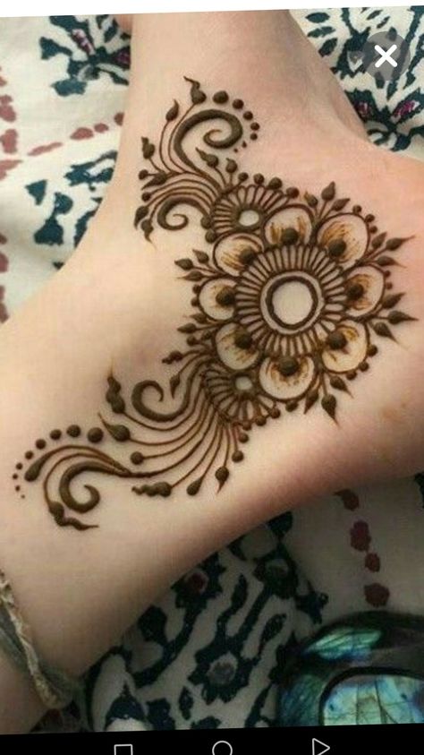 Small Leg Henna Designs, Henna Calf Designs, Legs Henna Design, Feet Henna Designs, Henna Foot Designs, Mehndi Designs Leg Foot Henna Easy, Foot Henna Designs, Mehndi Designs For Leg Foot Henna, Leg Henna Designs