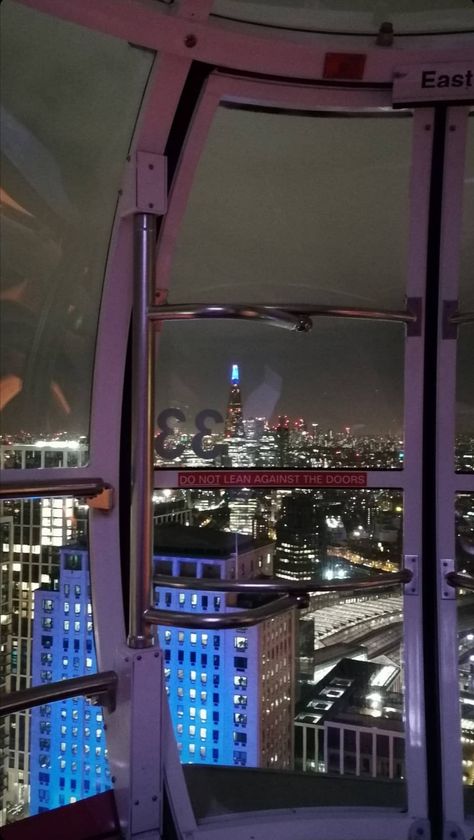 London eye by night London Eye Aesthetic, 90s Ootd, London Eye Aesthetic Night, London Eye At Night, London Wallpaper, Walks In London, London Night, London Aesthetic, London Skyline