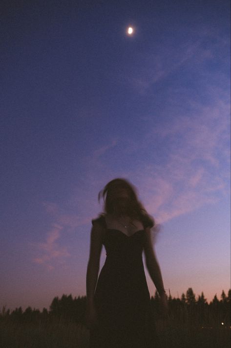 Midnight Photoshoot Ideas, Moody Asthetic Picture, Purple Dress Photoshoot, Moon Photoshoot Ideas, Dusk Photoshoot Ideas, Night Aesthetic Portrait, Dark Pastel Aesthetic, Outside Night Photoshoot, Full Moon Photoshoot