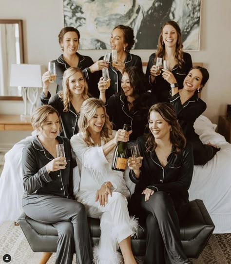 Getting Ready Wedding Photos Bridesmaids, Round Floral Arch, Bridal Party Photoshoot, Bridal Pjs, Bride And Bridesmaid Pictures, Bridesmaids Robe, Bridesmaids Photo, Bride Preparation, Wedding Photo Display