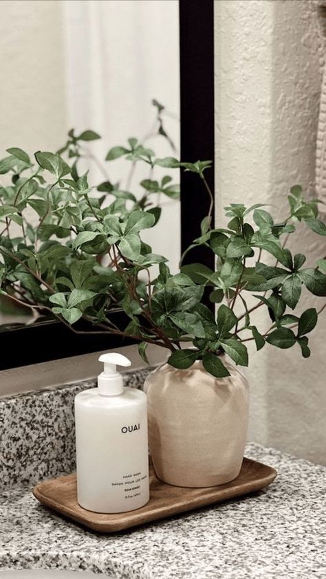 White Bathroom With Plants, Bathroom Tray Decor, Vancouver Apartment, Minimalist Bathroom Decor, Bathroom Ornaments, Minimal Bathroom, Kitchen Countertop Decor, Bathroom Counter Decor, Bathroom Sink Decor