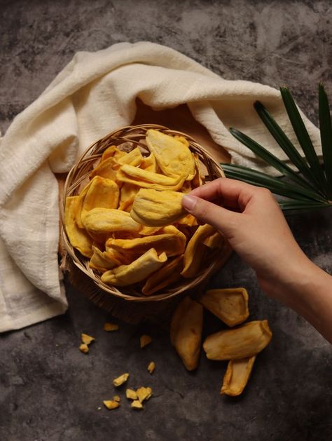 Jackfruit Chips, Ripe Jackfruit, Jackfruit Recipes, Fruit Snack, Dehydrated Food, Fruit Platter, No Sugar, Dried Fruit, Vegan Gluten Free