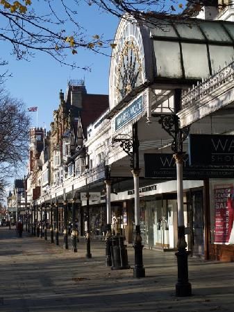 Southport - Lord Street England. A lovely place to visit. Liverpool Girl, Glass Awning, Southport England, Bloor Homes, Uk Places, Southport Nc, Liverpool History, Liverpool Home, Liverpool City