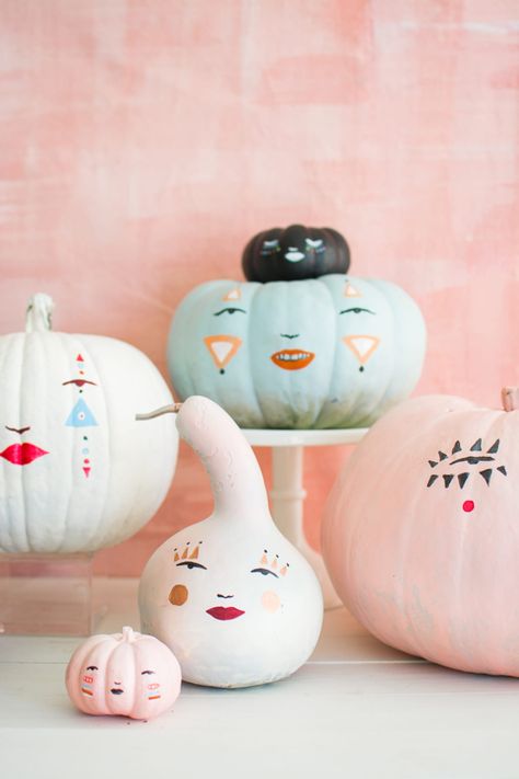 56 Easy No-Carve Pumpkin Decorating Ideas Pumpkin Face Templates, Pumpkin Template, Halloween Porch Decorations, Halloween Porch, Diy Pumpkin, Halloween Snacks, Pumpkin Crafts, Pumpkin Faces, Halloween Make