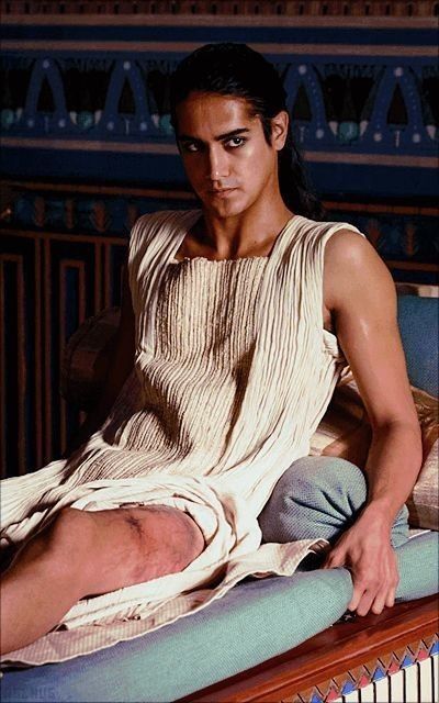 Egyptian Clothing Men, Ancient Egypt Aesthetic, Greek God Costume, Egyptian Men, Greek Men, Egyptian Fashion, Avan Jogia, Greek Gods And Goddesses, Egyptian History