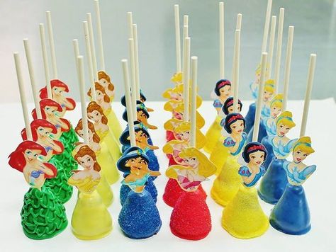 Princess Cakepops Disney princesses cake pops Disney Princess Party Food, Birthday Tips, Princess Cake Pops, Princess Party Food, Princess Party Ideas, Poker Cake, Disney Princess Birthday Cakes, Disney Princess Theme, Princess Cupcake Toppers