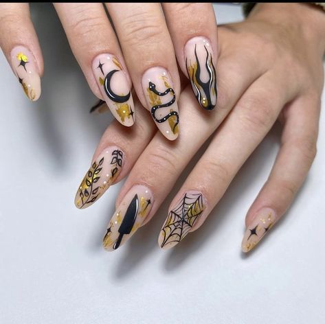 Unique Nails Halloween, Occult Nail Art, Alchemy Nails, Witchy Nails Short, Short Witchy Nails, Moth Nails, Unique Halloween Nails, Desain Salon Kuku, Toe Nails Summer