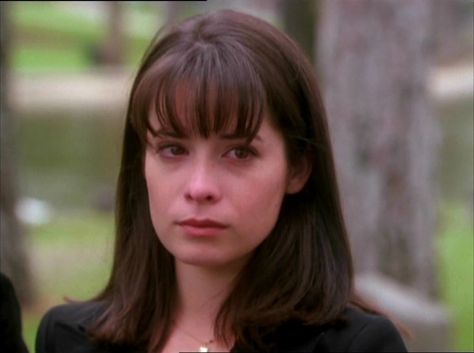 Piper Halliwell/Gallery | Charmed | Fandom powered by Wikia Charmed Season 1, Piper Charmed, Leo Wyatt, Piper Halliwell, Hairstyle With Bangs, Charmed Tv Show, Charmed Tv, Holly Marie Combs, Charmed Sisters