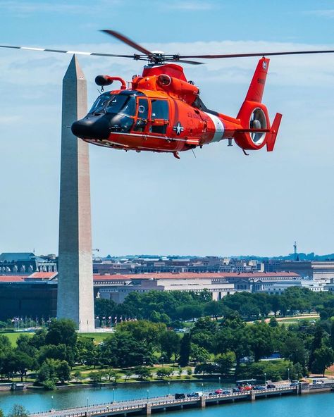 4,876 Me gusta, 15 comentarios - Vertical Magazine (@verticalmag) en Instagram: "A U.S. Coast Guard MH-65 in Washington, D.C. This shot from @flylander88 is one of our weekly photo…" Coast Guard Helicopter, Coast Guard Rescue, C Photo, Us Coast Guard, Military Art, Coast Guard, Military Aircraft, East Coast, Helicopter