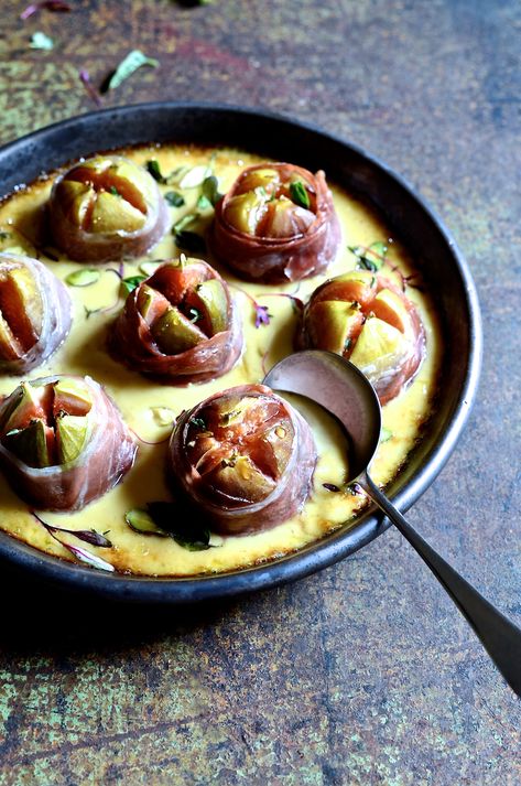 Roasted figs with gorgonzola cream | Bibbyskitchen recipes Bibbyskitchen Recipes, Fig Appetizer, Fig Sauce, Italian Cooking Class, Gorgonzola Sauce, Roasted Figs, Parmesan Cream Sauce, Easter Brunch Food, Fig Recipes