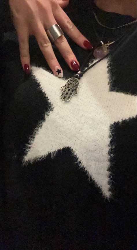 Rockstar Gf Aesthetic Nails, Red Nails Black Star, Rockstar Nail Designs, The 1975 Nails Design, Tarayummy Nails, Alice In Borderland Nails, Tara Yummy Nails, Rockstar Nails Acrylic, Rockstar Girlfriend Nails