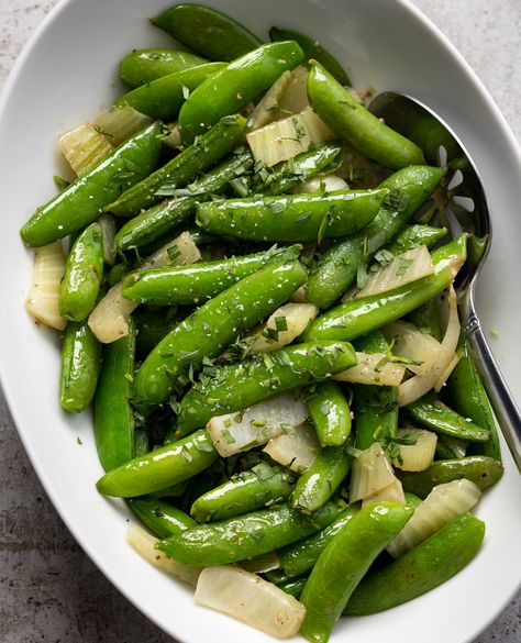 Tossed with a comforting dab of butter, these buttered snap peas and fennel make a great side to any spring dinner. . . . . . . . #beautifulcuisines#bonappetitmag#buzzfeast#buzzfeedtasty#eeeeeats#epicurious#f52grams#feedfeed#foodandwine#foodgawker#forkfeed#forkyeah#foodprnshare#huffpostetaste#marthafood#mywilliamssonoma#savuermag#thekitchn#nytcooking#RedwoodKitchen#RedwoodKitchn#snappeas#spring#springtime#fennel Snap Peas Recipe, Family Breakfast Recipes, Fennel Recipes, Buttered Vegetables, Spring Dinner, Vegetable Side, Sugar Snap Peas, Mouth Watering Food, Snap Peas