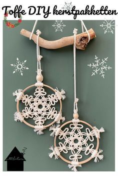 Haak en Macramé DIY pakketten. De keuze is reuze dus neem snel een kijkje wat er voor jou tussen zit. Crochet Ornament Patterns, Macrame Plant Hanger Tutorial, Makramee Diy, Macrame Knots Pattern, Xmas Deco, Holiday Quilts, Xmas Diy, Macrame Patterns Tutorials, Macrame Ideas