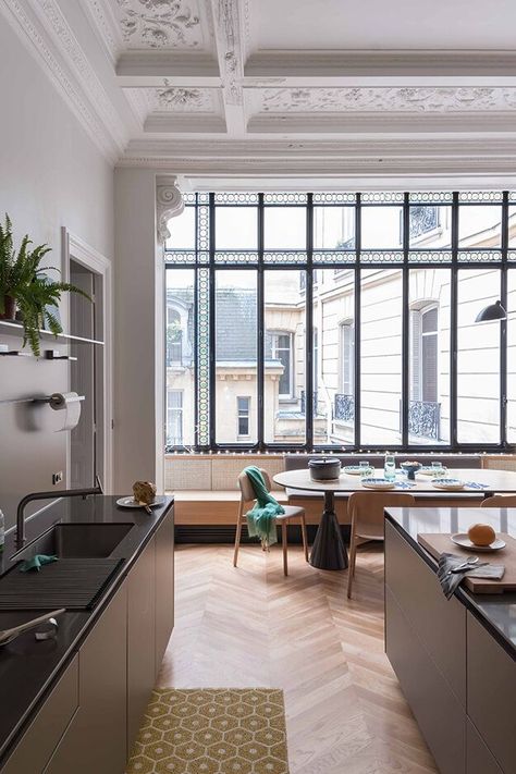 Paris apartment // built in window seat in eat in kitchen Apartment Decoration, Small Apartment Decorating, Decoration Inspiration, Contemporary Interior Design, Contemporary Home Decor, Decor Minimalist, Best Interior Design, Apartment Interior, Decor Rustic