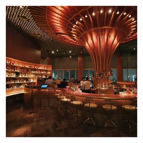 We are slightly obsessed with the organic shapes of the cocktail bar at The Standard Hotel in New York. Not only are the interiors designed to perfection but just take a look at the night sky view. #BoxxAbroad #designinspiration #halloweencocktails Boom Boom Room, Roman And Williams, Standard Hotel, Meatpacking District, Restaurant New York, Wedding Reception Venues, Boom Boom, Nova York, West Village