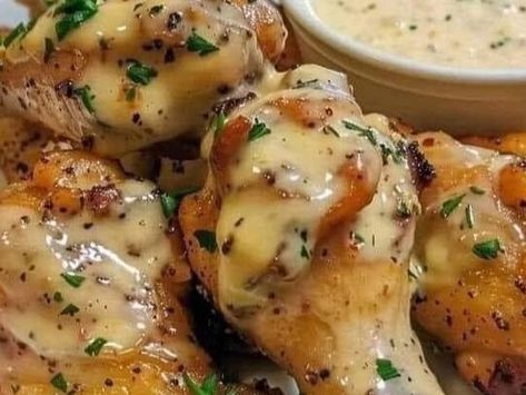 Alfredo Chicken Wings: A Creamy Twist on Classic Finger Food - NewsBreak Creamy Garlic Parmesan Chicken, Creamy Garlic Parmesan Sauce, Alfredo Chicken, Garlic Wings, Mustard Cream Sauce, Delicious Chicken Salad, Parmesan Chicken Wings, Garlic Parmesan Chicken Wings, Baked Wings