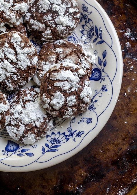 Chocolate Gooey Butter Cake Cookies Chocolate Gooey Butter Cookies, Gooey Butter Cake Cookies, Chocolate Gooey Butter Cake, Hobby Baking, Ooey Gooey Butter Cookies, Chocolate Crackle Cookies, Small Batch Cookie Recipe, Butter Cake Cookies, Batch Baking