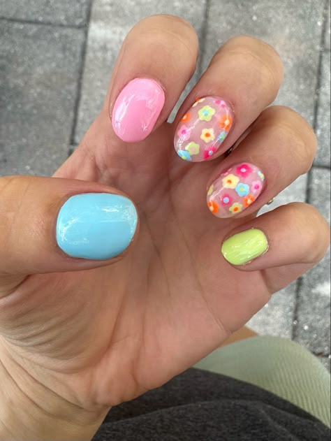 May 24 Nails, Round Nail Designs Spring, Spring Nail Inspo Short, Cute Summer Gel Nails, Spring Nail Inspo 2024, Colorful Spring Nails, Cute Spring Nail Ideas, Preppy Nails, Teen Nails