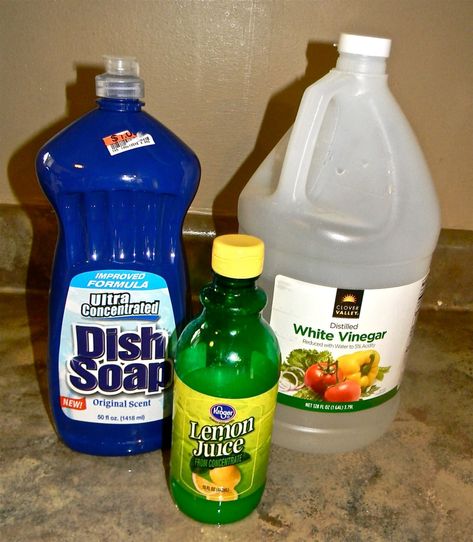 Hard Water Cleaner, Hard Water Remover, Hard Water Spots, Clean Baking Pans, Hard Water Stain Remover, Deep Cleaning Tips, Liquid Dish Soap, Hard Water Stains, Clean Sink