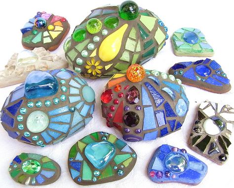 Mosiac stones for the garden.  Please add to the "Why didn't I think of this?" list. Mosaic Stones, Mosaic Rocks, Mosaic Stained, Blue Mosaic, Mosaic Stone, Mosaic Projects, Stained Glass Mosaic, Stone Mosaic, Garden Crafts