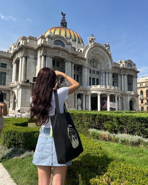 CDMX weekend ✨🏙️ . . . . . . . . . #me #outfits #idk #aesthetic #cute #friends #dumb #trip #louistomlinson Mexico City Picture Ideas, Cdmx Outfit Ideas, Mexico Photo Ideas, Mexico Picture Ideas, Ideas De Fotos Aesthetic, Trip Photo Ideas, Pose Ideas Friends, Mexico City Aesthetic, Mexico City Style