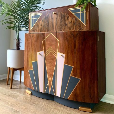 Art Deco Upcycled Furniture, Art Deco Inspired Furniture, New Art Deco Interior Design, Chaise Art Deco, Art Deco Interior Vintage, Art Deco Interior Bedroom, Art Deco Bedroom Ideas, Art Deco Salon, Art Deco Design Interior