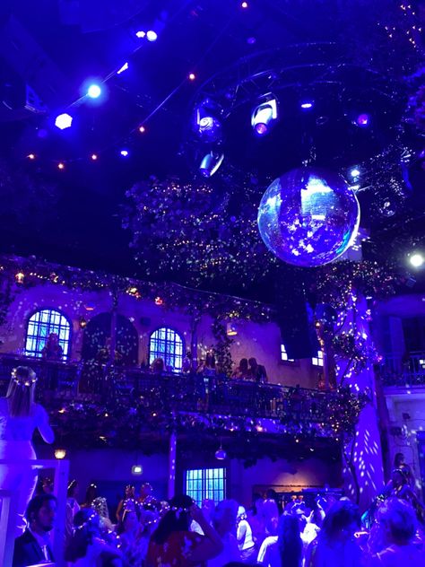 Mamma Mia Disco Aesthetic, Abba Party Aesthetic, Midnight Party Aesthetic, Mamma Mia Party London, Mamma Mia The Party London, Greek Party Aesthetic, Abba Decorations, Dancing Queen Theme Party, Mamma Mia Prom Theme