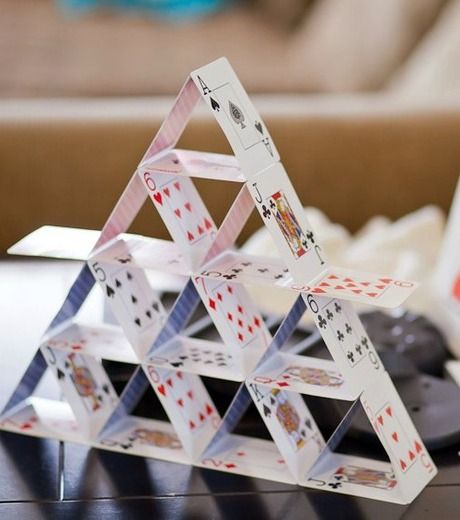 card pyramid for table decoration Game Night Decorations, Tea Party Centerpieces, Celebration Dinner, Office Halloween, Mad Hatter Party, Casino Decorations, Birthday Dinner Party, Diwali Party, Mad Hatters