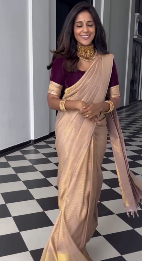 Dd Saree Collection, Sarees For Dusky Skin Tone, Dusky Skin Saree Look, Gold Colour Saree, Muhurtham Saree, Farewell Saree, Shaded Saree, Matching Ideas, Silk Dress Design