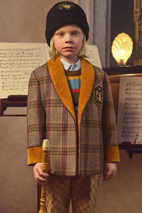 So Cute! Love this Gucci Boys Outfit for Fall Winter 2019. Classic Brown Check Boys Blazer Jacket. Inspired by the Gucci Men's Fashion Show at Milan Fashion Week. See more cool designer boys fashion. Shop The Look. #gucci #guccikids #celebrity #celebritykids #boysclothes Kids High Fashion, Celebrity Baby Fashion, Celebrity Mom, Boys Blazer, Vintage Kids Fashion, Kids Blazers, Vintage Baby Boys, Celebrity Baby