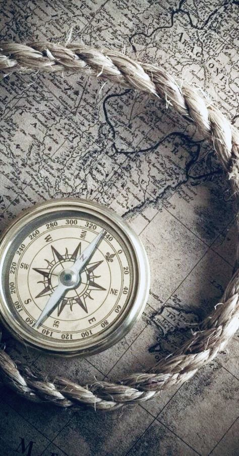 Sextant Tattoo, Compass Wallpaper, Vintage Phone Wallpaper, Phone Backgrounds Vintage, Map Compass, Pirate Art, Vintage Phones, A Compass, Pirate Life