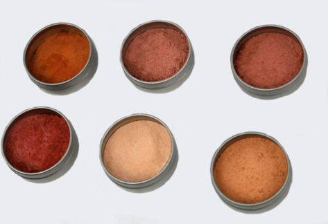 Diy Eye Shadow Natural, Eyeshadow Recipe, Natural Eye Shadow, Diy Eyeshadow, Lip Balm Tin, Makeup Recipes, Natural Makeup For Brown Eyes, Waterproof Eyeshadow, Diy Crafts Life Hacks