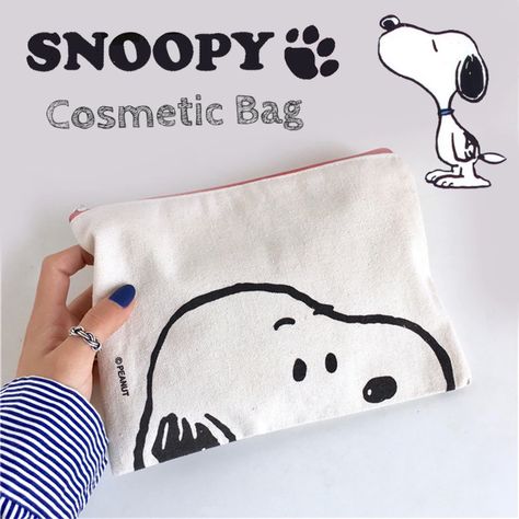 Decorated Tote Bags, Cool Tote Bags, Tods Bag, Snoopy Cartoon, Lipstick Organizer, Painted Bags, Snoopy Love, Zippered Clutch, Phone Purse