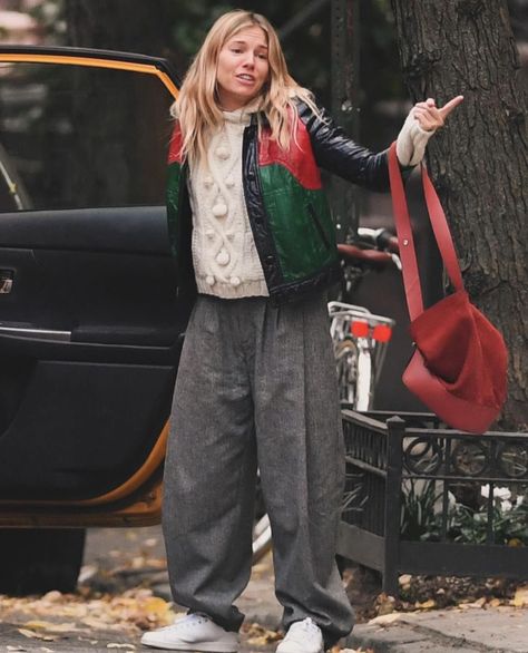 Sienna Miller Style, Gucci Jacket, Sienna Miller, 1990's Fashion, January 2024, Candid Photography, Celebrity Makeup, Wool Pants, Celebrity Look