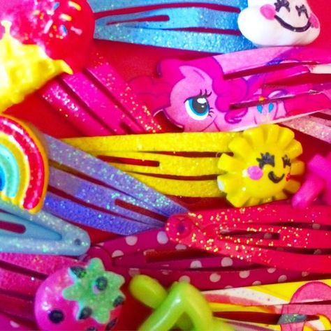 Scenecore Hair, Rainbow Scenecore, Hair Clips 90s, Core Aesthetics, Kidcore Aesthetic, Nostalgia Aesthetic, Mabel Pines, Rainbow Aesthetic, Taste The Rainbow